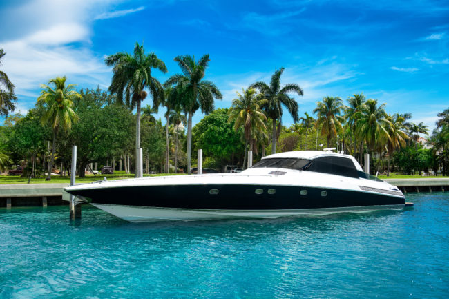 Luxury,Speed,Yacht,Near,Tropical,Island,In,Miami,,Florida